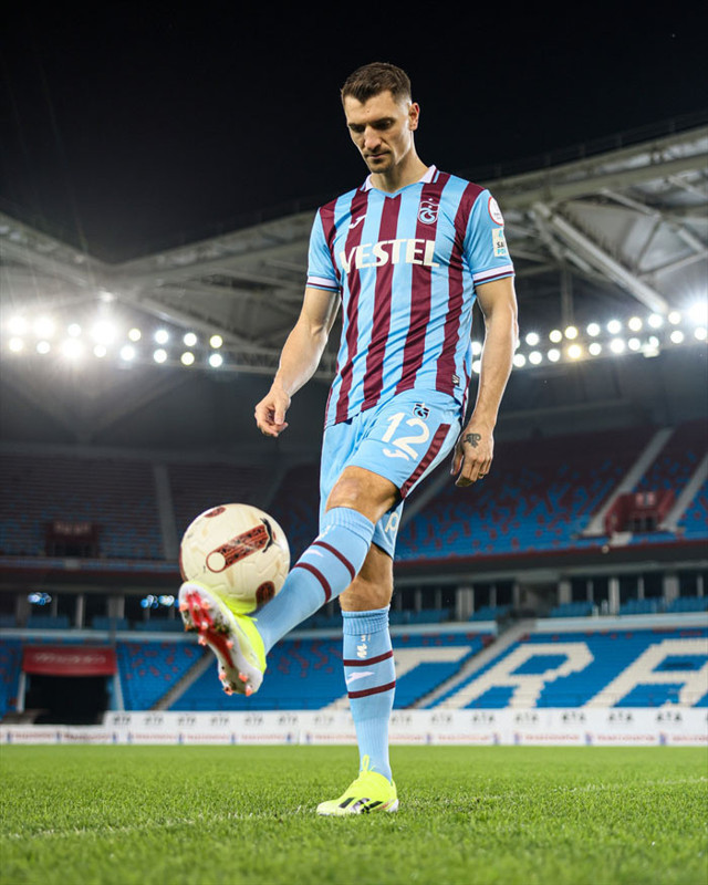 Trabzonspor, Thomas Meunier'i 1,5 yıllığına renklerine bağladı - Resim: 0