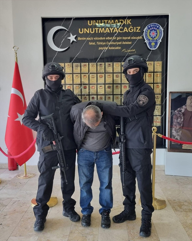 Kayseri'de firari FETÖ hükümlüsü eski öğretim üyesi yakalandı - Resim: 0