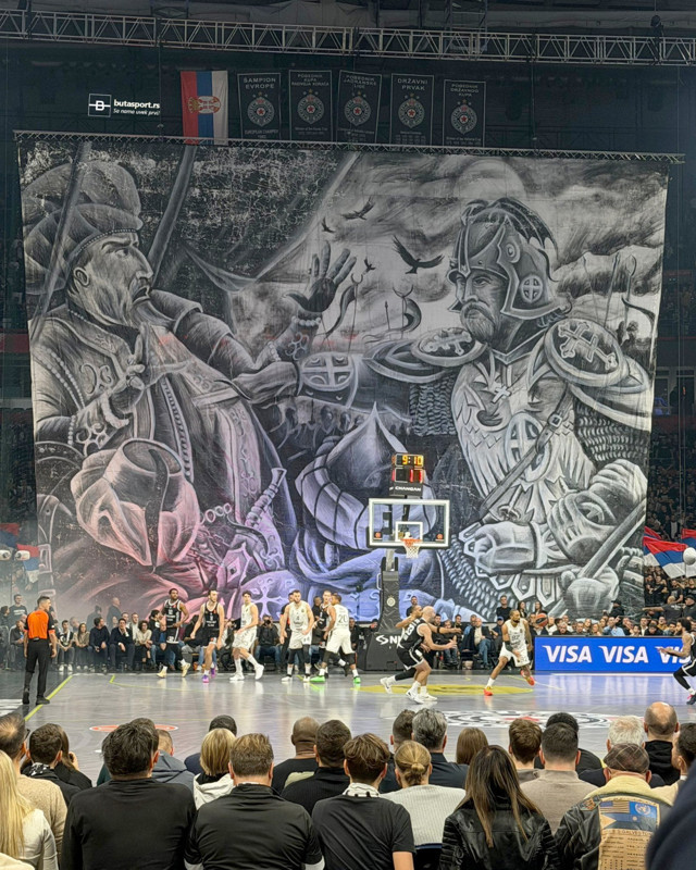 Fenerbahçe Beko Partizan maçınnda Sırp taraftarlardan tepki çeken pankart - Resim: 0