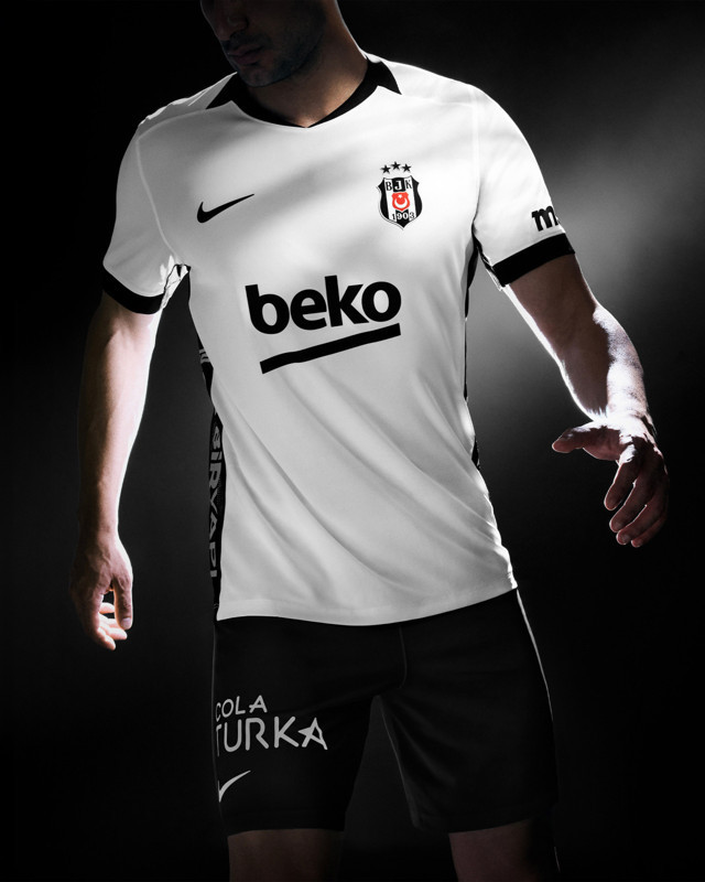 Beşiktaş'ın yeni sezon formaları tanıtıldı - Resim: 1 Beşiktaş'ın yeni sezon formaları tanıtıldı - Resim: 1