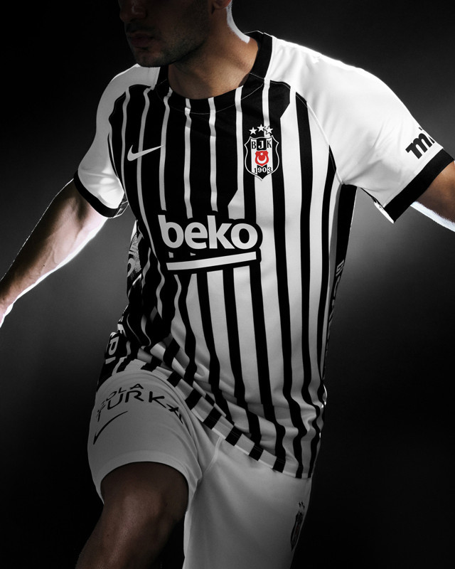 Beşiktaş'ın yeni sezon formaları tanıtıldı - Resim: 2 Beşiktaş'ın yeni sezon formaları tanıtıldı - Resim: 2