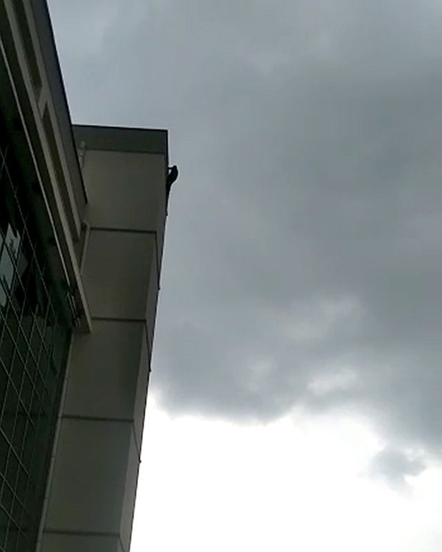 Adana'da hastanede dehşet: Ölüme böyle atladı! - Resim: 2