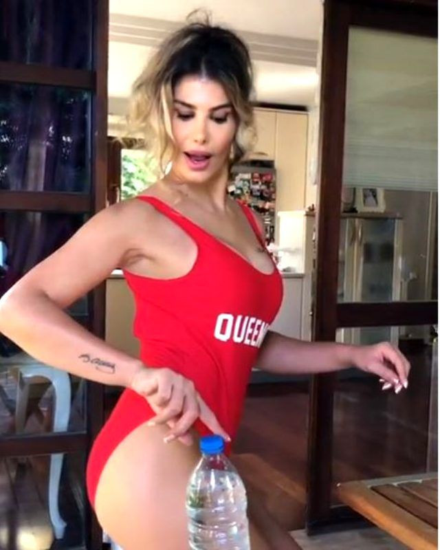 Güzel şarkıcı Hatice, kırmızı mayosuyla sosyal medya akımına dahil oldu - Resim: 2