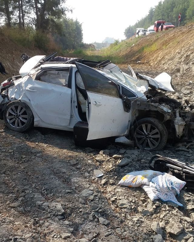 Antalya'da trafik kazasında anne ile oğlu öldü - Resim: 3