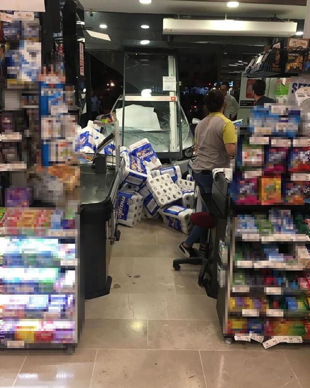 Ankara'da 3 yaşındaki çocuğun çalıştırdığı araç markete daldı - Resim: 4