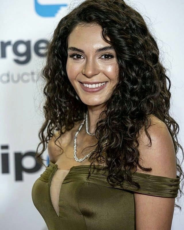 Fransa'da Türk dizileri rüzgarı esti! Kuruluş Osman'ın yıldızı Burak Özçivit de oradaydı - Resim: 4