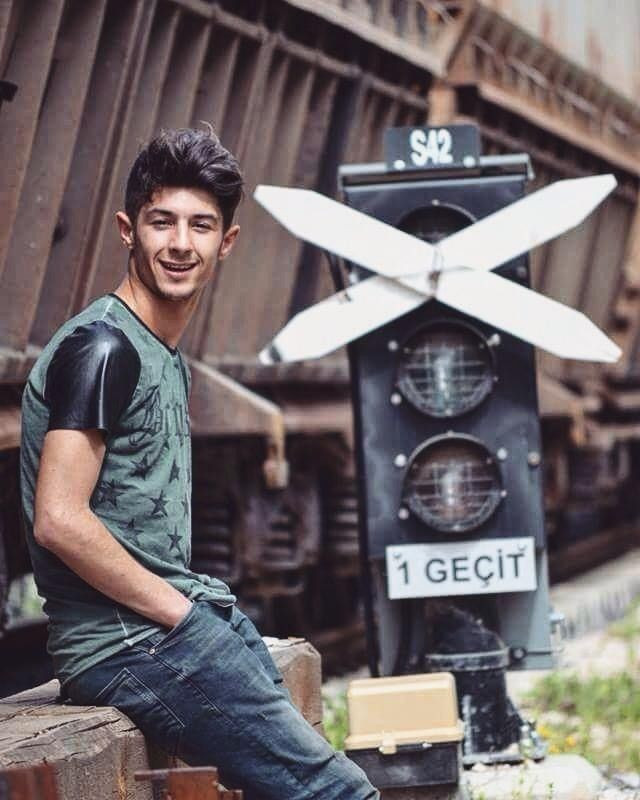 Genç futbolcunun cenazesinde yürek yakan feryat - Resim: 1