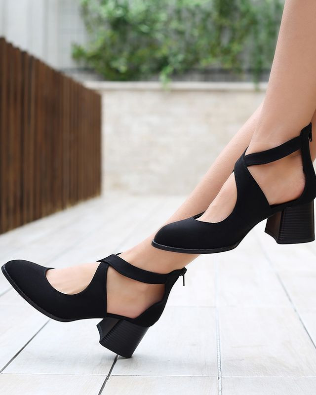 Bu ülkede 10 şirketten birinde topuklu ayakkabı giymek zorunlu - Resim: 2