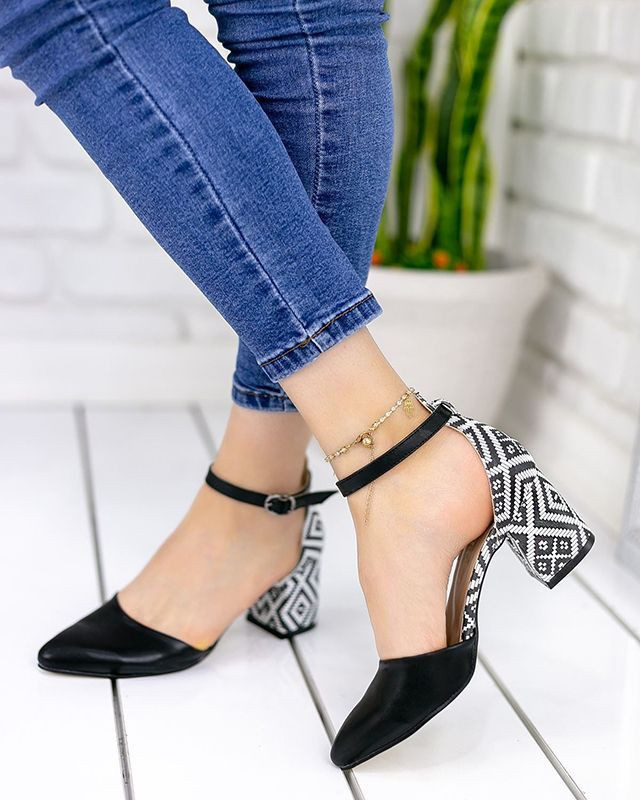 Bu ülkede 10 şirketten birinde topuklu ayakkabı giymek zorunlu - Resim: 3