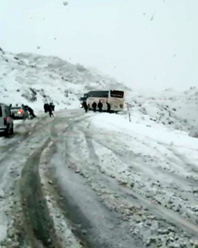 Yolcu otobüsü uçurumun kenarında! Isparta'da korkutan olay - Resim: 2