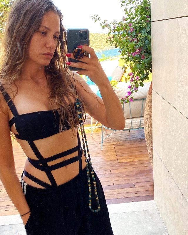 Serenay Sarıkaya hamile iddialarına bikinili pozlarıyla böyle cevap verdi - Resim: 3
