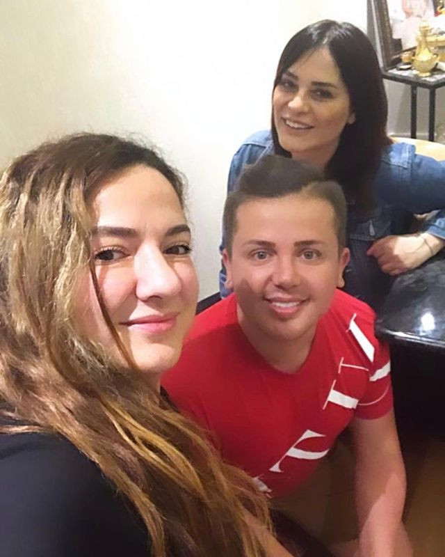 Ünlü şarkıcı Reyhan Karaca’nın burnu kırıldı - Resim: 2