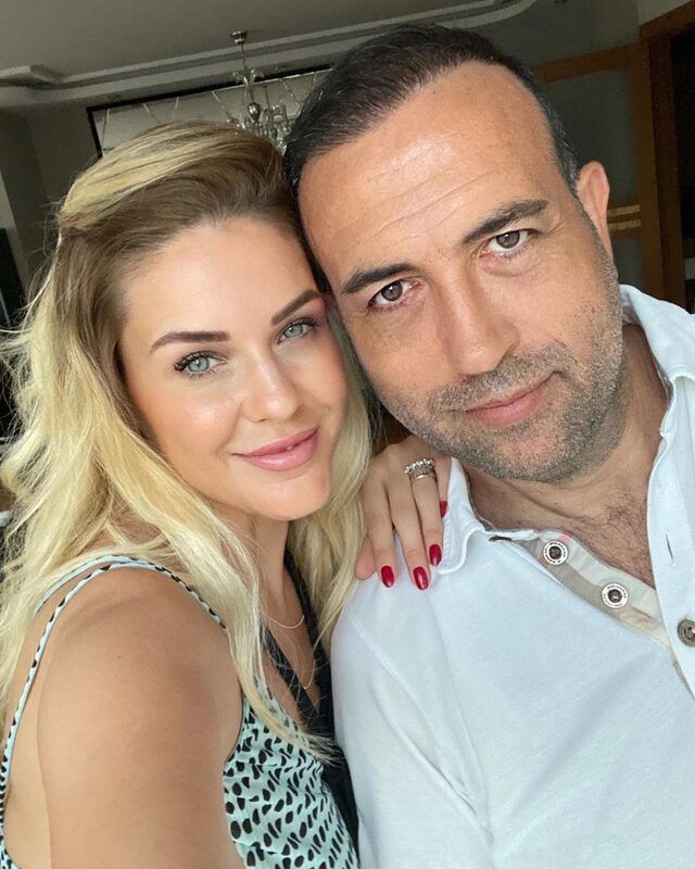 Emine Ün 9 yıllık eşi Tolga Karakaş ile boşanma kararını işte böyle duyurdu - Resim: 1