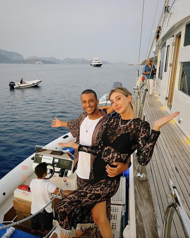 Şeyma Subaşı'nın Medoo ile ikinci kez evlilik telaşı! Davetiyesi bile hazır! - Resim: 2