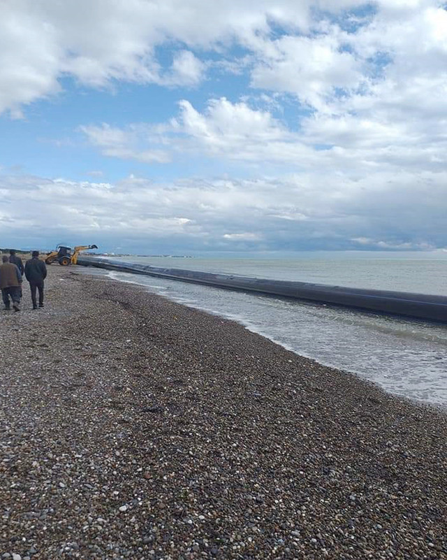 Antalya denizinde balık yerine 200 metrelik boru kıyıya vurdu - Resim: 0