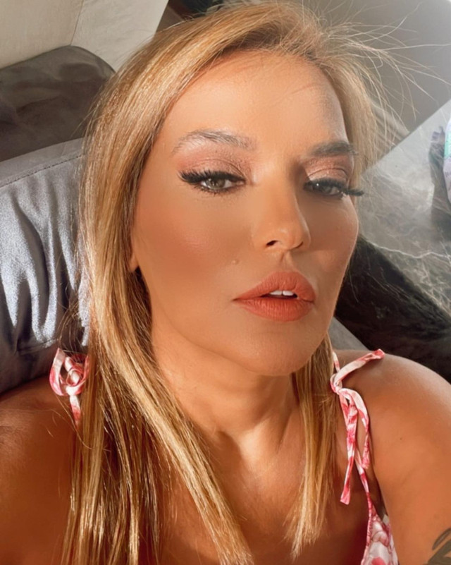 Demet Akalın ile zamanda yolculuk: "Mayo güzeliydim ben be, peh" diyerek paylaştı, yorum yağdı! - Resim: 2