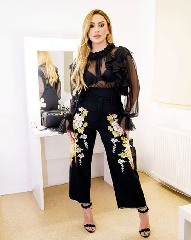 Hadise cesur kıyafeti için paraya kıymış! Dudak uçuklatan rakam - Resim: 1