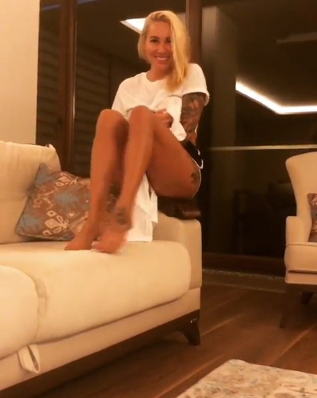 Çaykur Rizesporlu Mykola Moroziuk'un eşinden taraftarlara parfümlü forma çekilişi - Resim: 1