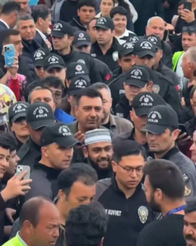 'Kabe'de Hacılar' ilahisiyle ünlenmişti! Celal Karatüre'nin son görüntüsü tartışma yarattı - Resim: 0