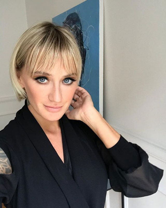 Didem Soydan yine rahat durmadı! Derin göğüs dekoltesi olay oldu - Resim: 1