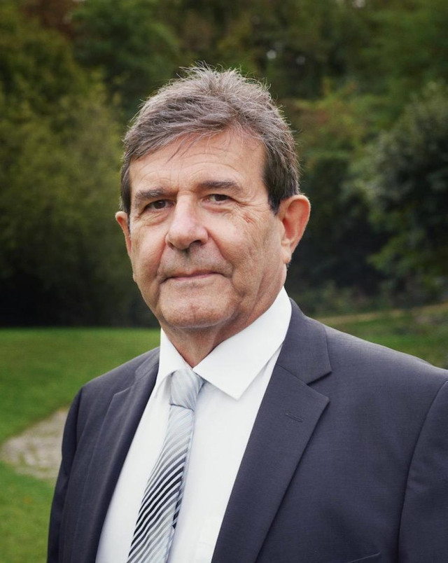 Fransa'da Belediye Başkanı'ndan Macron'a cami tepkisi: Beceriksizler - Resim: 0