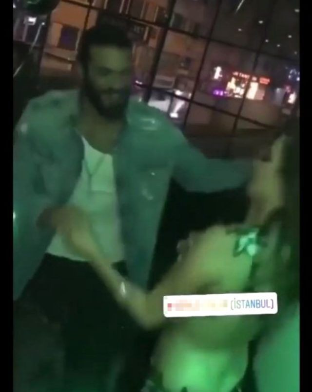 Can Yaman dansözle karşılıklı göbek atıp göğsüne para taktı - Resim: 3