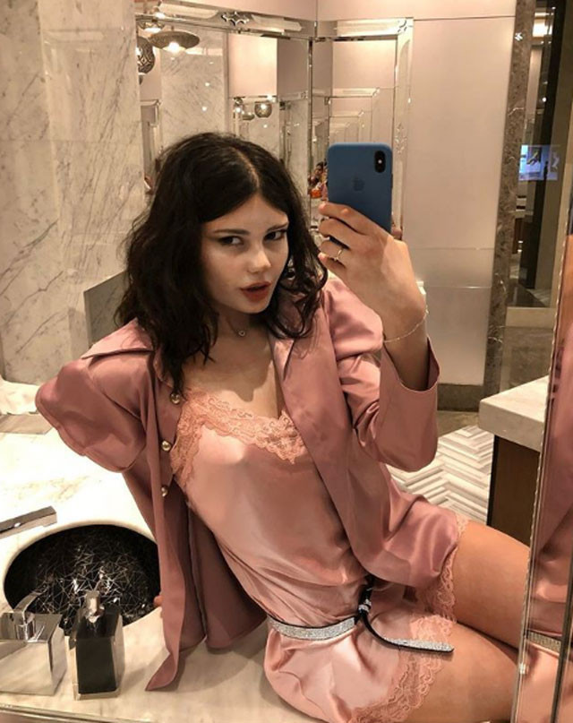 Bahar Candan fena yakalandı! "Bacaklara bak tombul tombul"  - Resim: 1