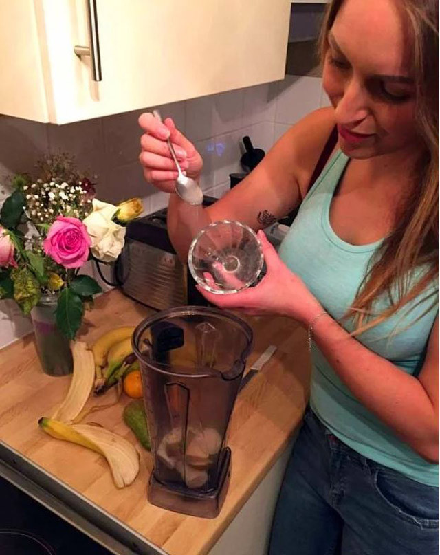 Güzelleşmek uğruna her sabah içiyor! Mide bulandıran olay!  - Resim: 3