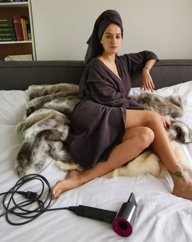 Didem Soydan yine çok cesur! Bornozlu fotoğrafı olay - Resim: 2