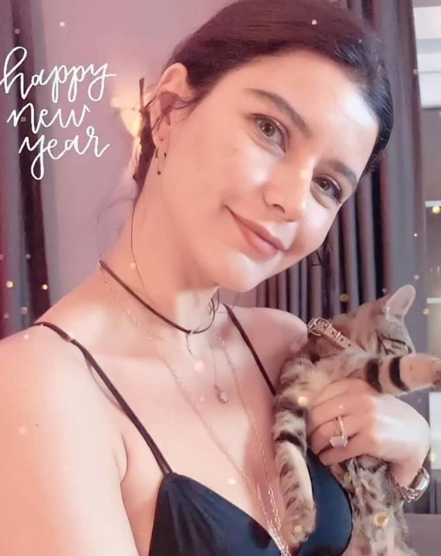 Beren Saat Kenan Doğulu'dan olay yılbaşı pozu! Eşi yerine bakın ne paylaştı - Resim: 3