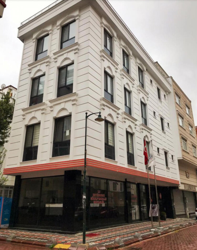 Emre Belözoğlu Zeytinburnu Güneşspor'u unutmadı - Resim: 1