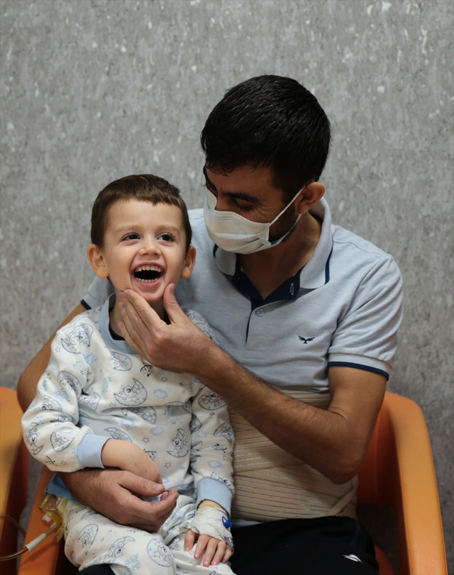 Dünyada çok nadir görülüyor! Nakil sayesinde hayata tutundu: İlk kez yumurta ve et yedi! - Resim: 1