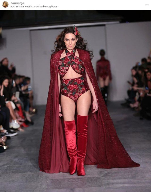 Özge Borak ilk kez defileye çıktı! Cesur mayosuyla yürek hoplattı - Resim: 3