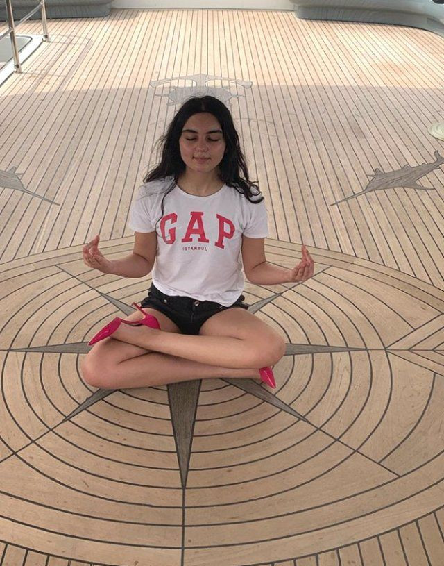 Bahar Candan bir skandala daha imza attı! Üstsüz fotoğrafı olay oldu - Resim: 2