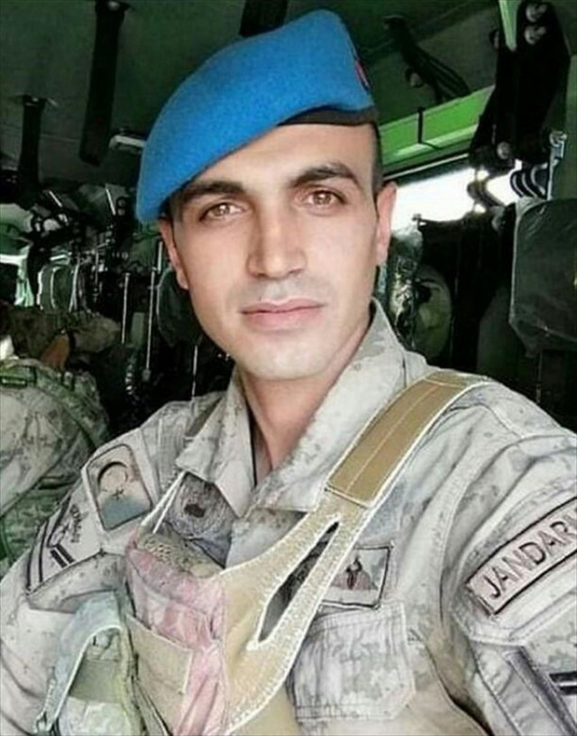 Van'da şehit düşen 3 kahraman askerimiz için tören düzenlendi - Resim: 3