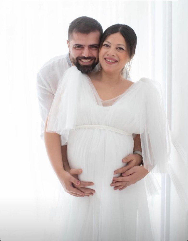 Kahreden haber: Deprem bir aileyi yok etti! 10 aylık bebekleriyle enkazda cesetleri çıkarıldı - Resim: 1