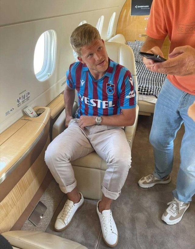 Trabzonspor Cornelius'u transfer etti! Uçaktan ilk fotoğraf - Resim: 0