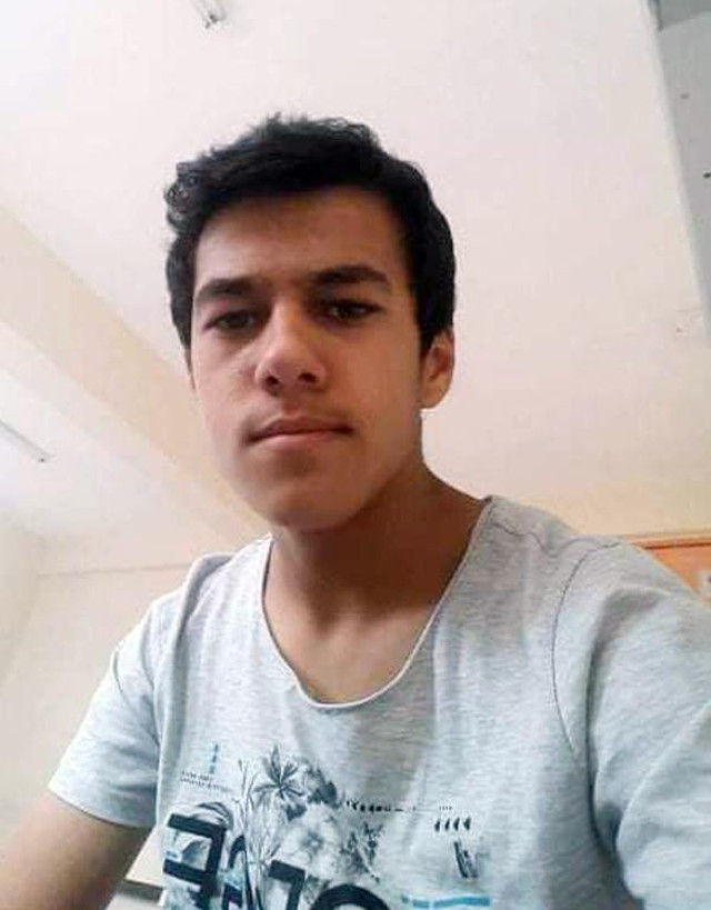 2 kardeş, yangında çöken evlerinin enkazında can verdi - Resim: 0