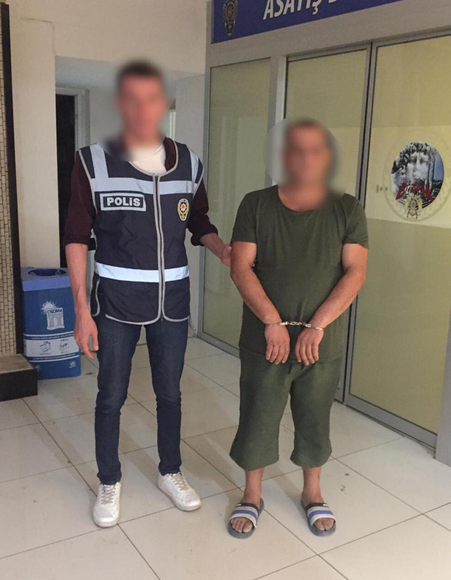 Aydın'da uzaklaştırma kararı olan koca tabancayla eve girerken yakalandı - Resim: 1