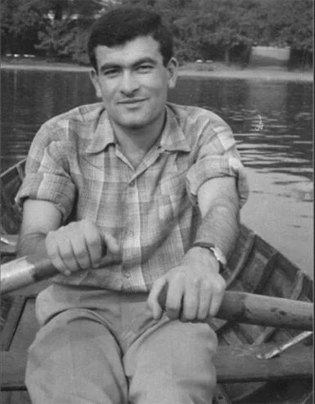 Temel Karamollaoğlu'nun dayısı CHP senatörü çıktı! Eşi Ayşe Karamollaoğlu için ajan denmiş - Resim: 0