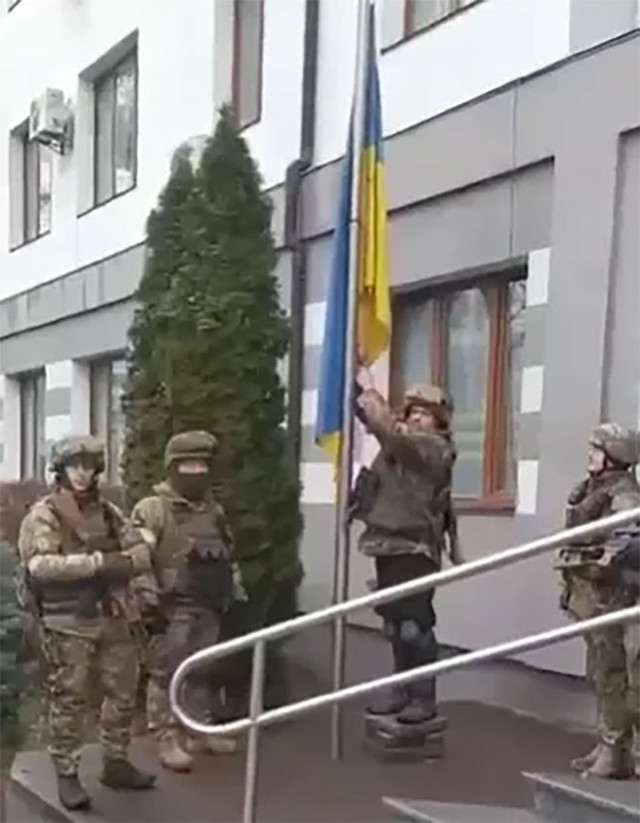 Rusya Odesa açıklarında iki ayrı gemi vurdu! Harkov'da okul vuruldu 2 kişi öldü Kiev'de çatışma sürüyor - Resim: 0