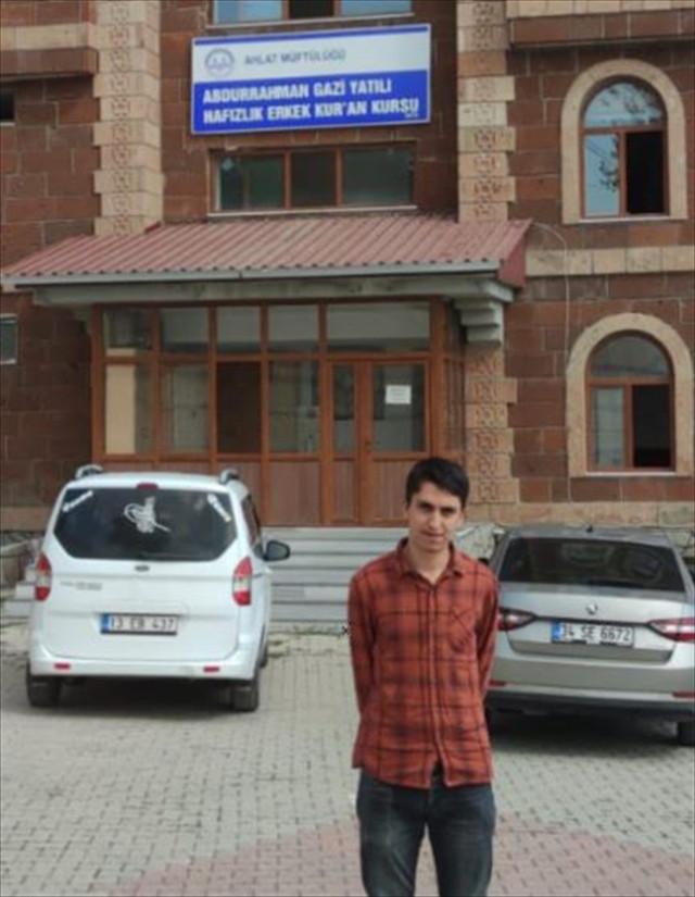 Bitlis'te 19 gün önce kaybolan gencin cansız bedeni Van Gölü'nde bulundu - Resim: 0