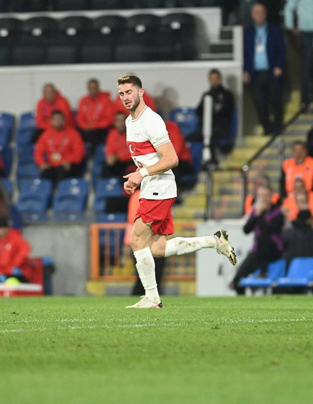 Fenerbahçe yıldız futbolcusu için kesenin ağzını açtı! Maaşı tam 16 katına çıkacak - Resim: 1