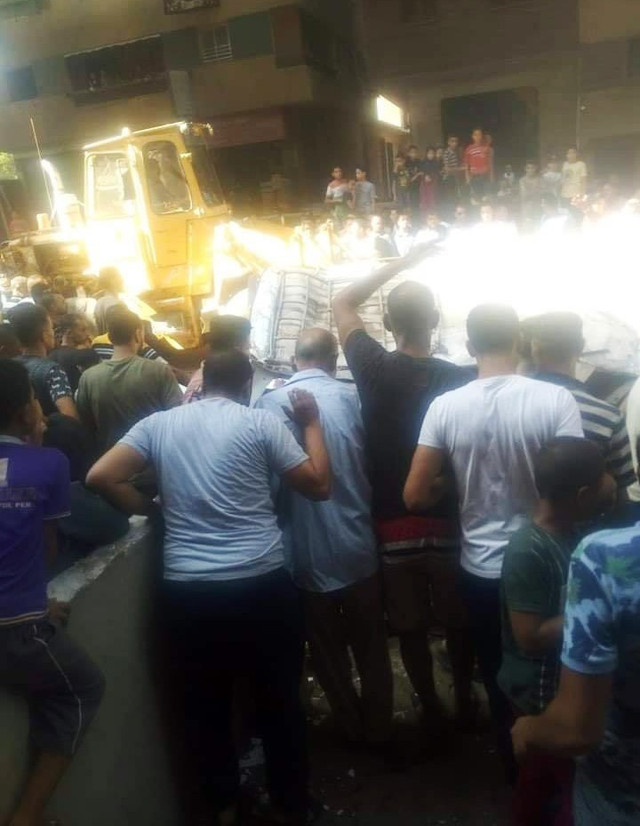 Mısır'da yolcu otobüsü köprüden düştü 10 ölü - Resim: 0