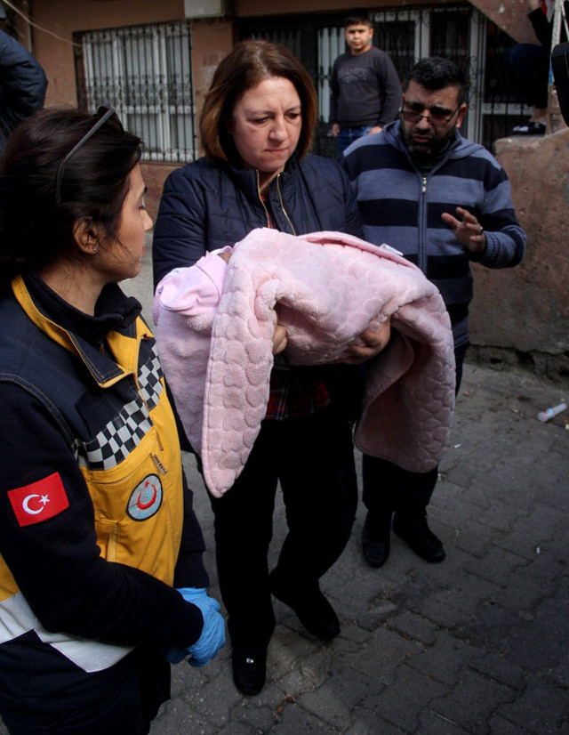 40 günlük bebeği kapı önüne bıraktı 'Babasına ders vermek istedim' dedi - Resim: 1
