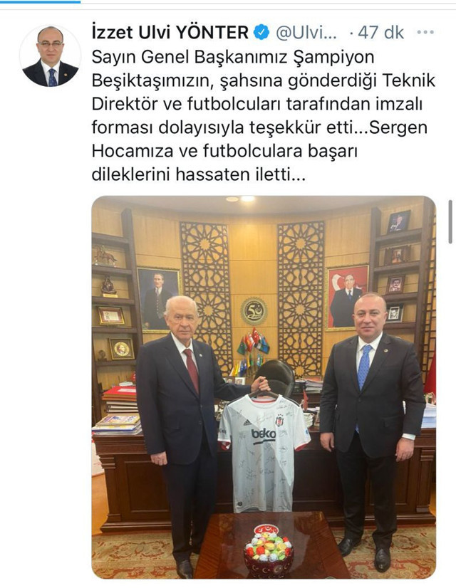 Devlet Bahçeli'ye Sergen Yalçın ve futbolcuların imzaladığı Beşiktaş forması hediye edildi - Resim: 0