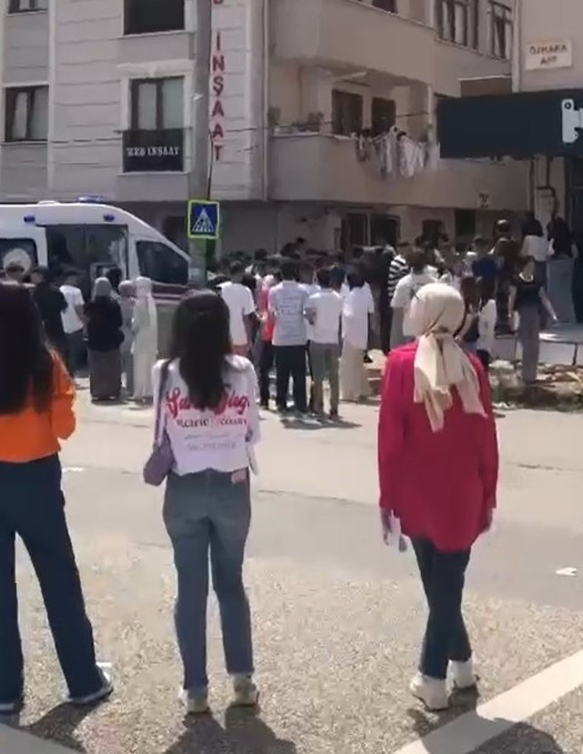 Karne günü okulda akılalmaz olay: Silahı belinden çıkardı, müdürü görünce olanlar oldu! - Resim: 3