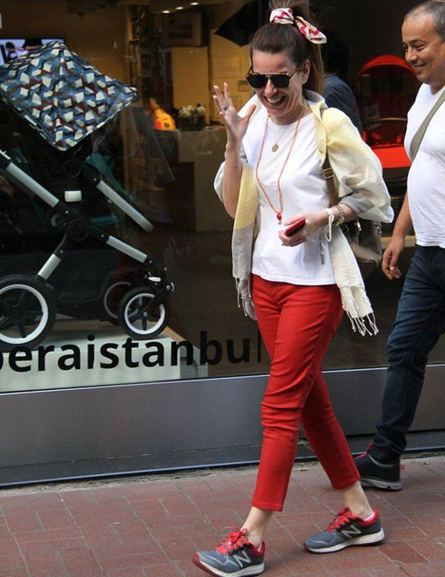 İpek Tuzcuoğlu Nişantaşı'nda alışverişte görüntülendi! Verdiği kilolar dikkatlerden kaçmadı - Resim: 2