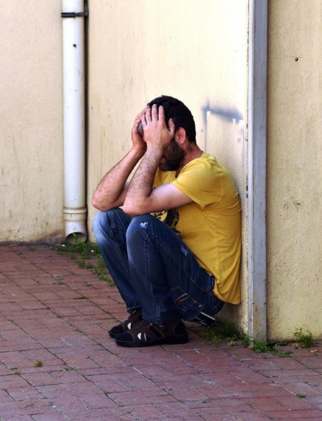 En acı bekleyiş! Minik oğlunun fotoğraflarına bakıp bakıp ağladı - Resim: 1