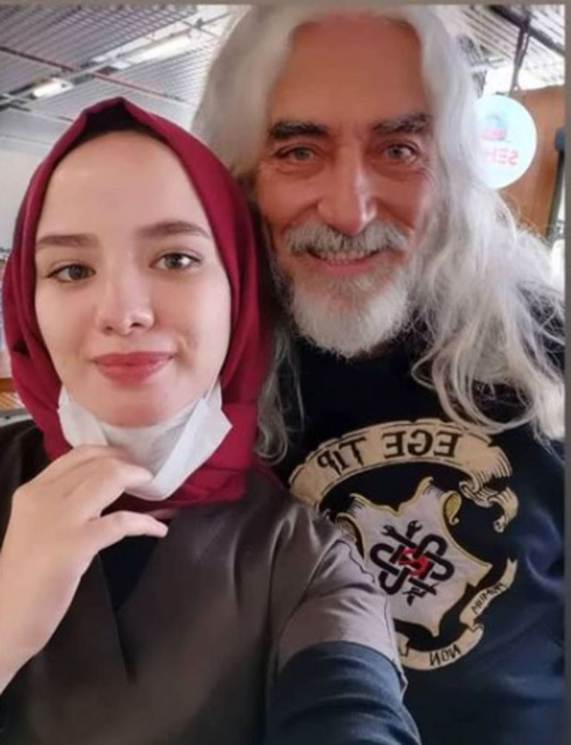 25 yıl sonra dönüp okulunu tamamladı göreve başlayan doktor Kovid-19'a yenik düştü - Resim: 0